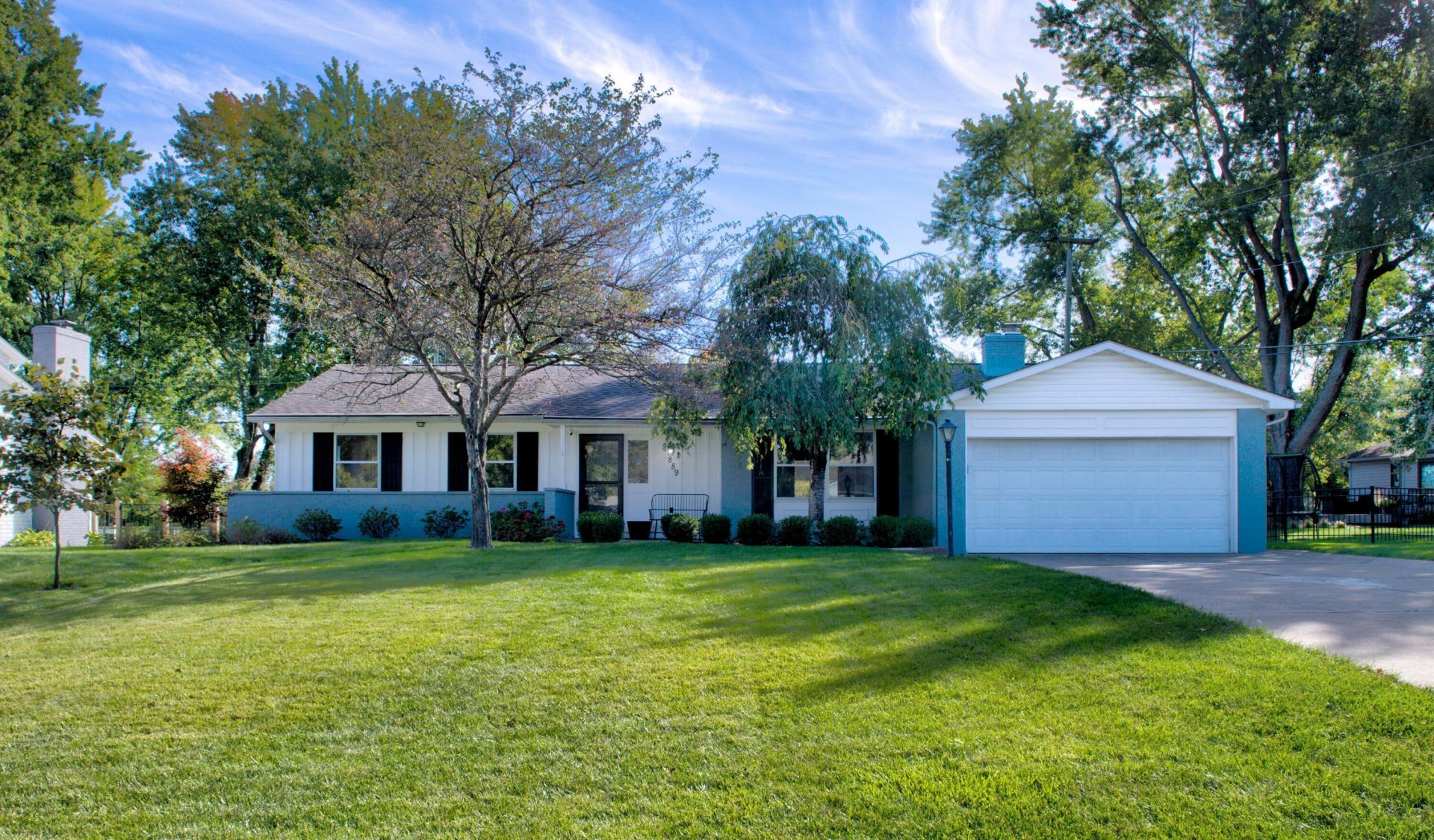889 Lookout Point Drive, Columbus, OH 43235 Main Photo