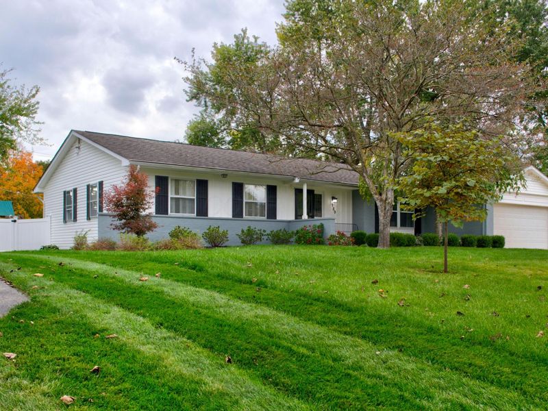 889 Lookout Point Drive, Columbus, OH 43235 Photo 4