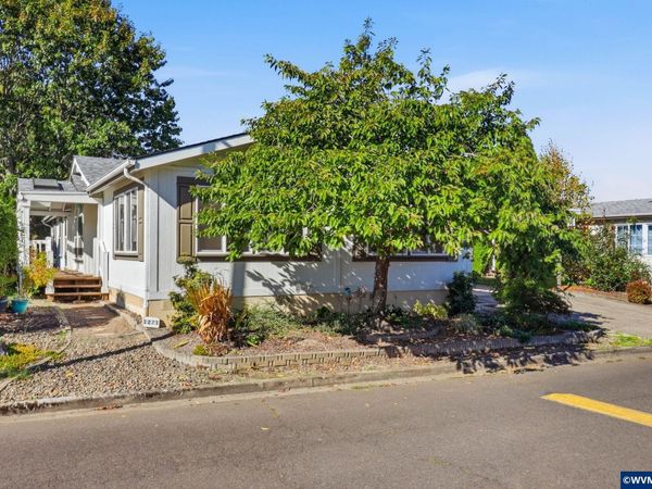 1271 SW Phyllis Dr, McMinnville, OR 97128