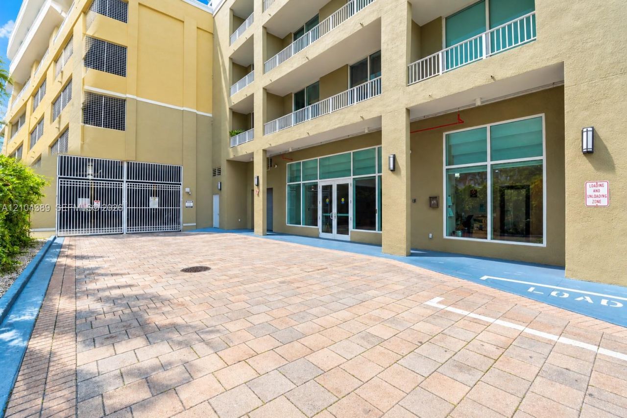 3180 SW 22nd Ter , Unit 1205, Miami, FL 33145 Photo
