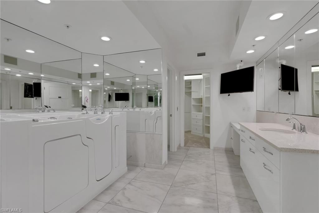 8231 Bay Colony Dr, Unit 602, Naples, FL 34108 Photo