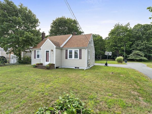 57 Main St, Lakeville, MA 02347