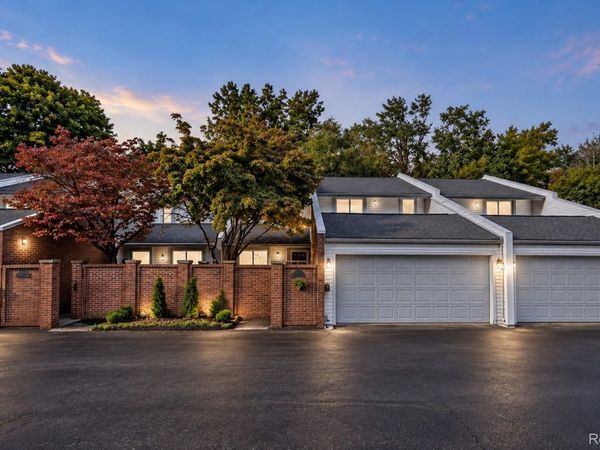 177 E LONG LAKE Road, Bloomfield Hills, Mi 48304