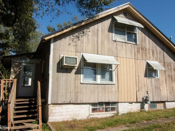 114 S Van Buren Avenue, Ottumwa, IA 52501