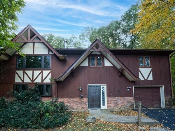 628 Succasunna Rd, Mount Arlington, NJ 07856