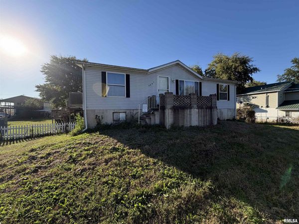 2645 E 40TH Street, Warsaw, IL 62379