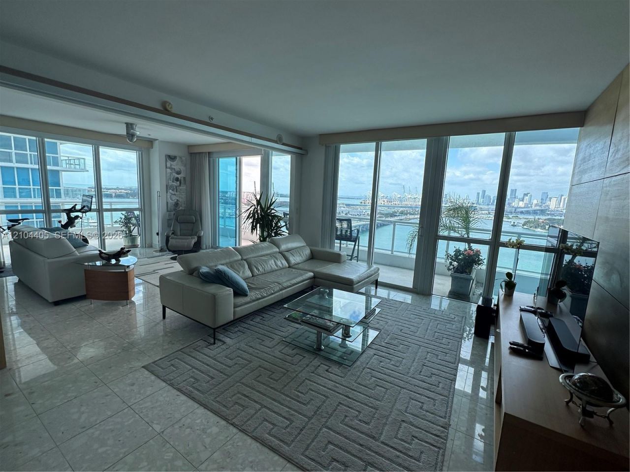 540 West Ave, Unit 1811, Miami Beach, FL 33139 Photo