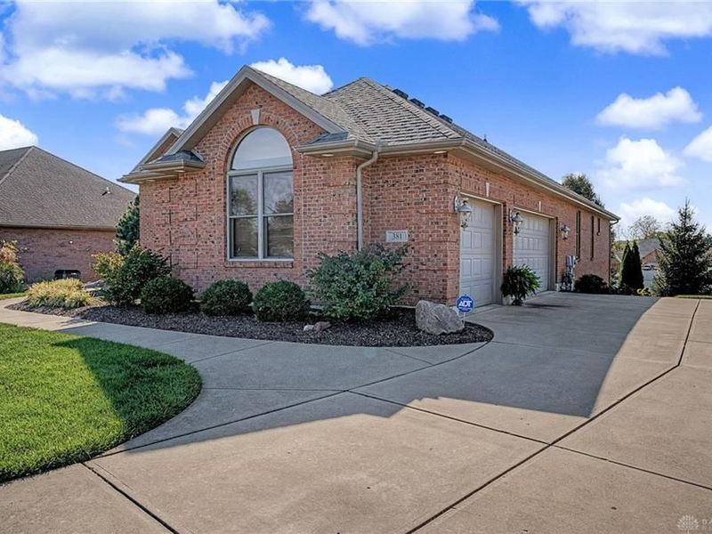 381 Sunset Drive, Carlisle, OH 45005 Photo 4