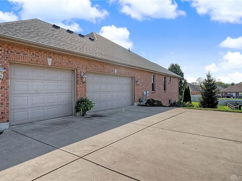 381 Sunset Drive, Carlisle, OH 45005 Photo 5