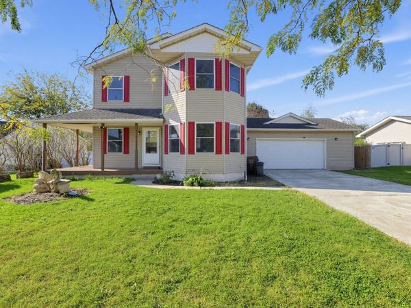 152 E First Street , Manteno, IL 60950