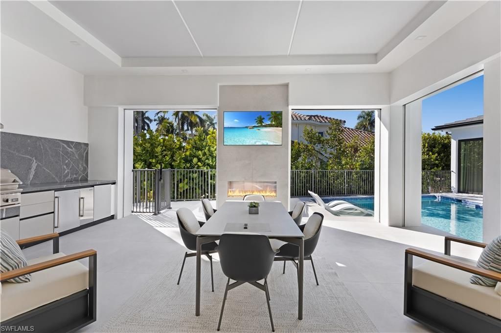 2485 Crayton Rd , Naples, FL 34103 Photo