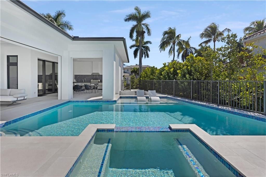2485 Crayton Rd , Naples, FL 34103 Photo