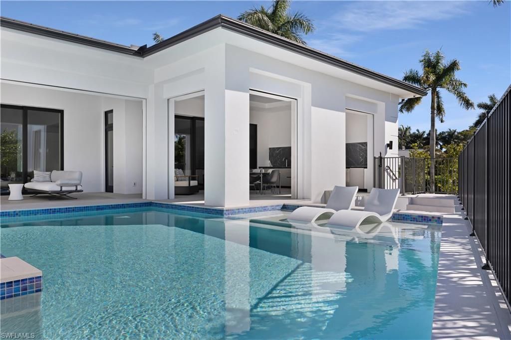 2485 Crayton Rd , Naples, FL 34103 Photo