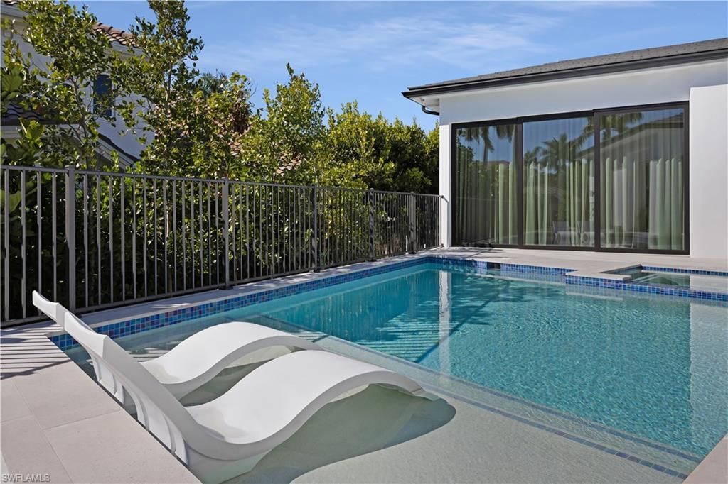 2485 Crayton Rd , Naples, FL 34103 Photo