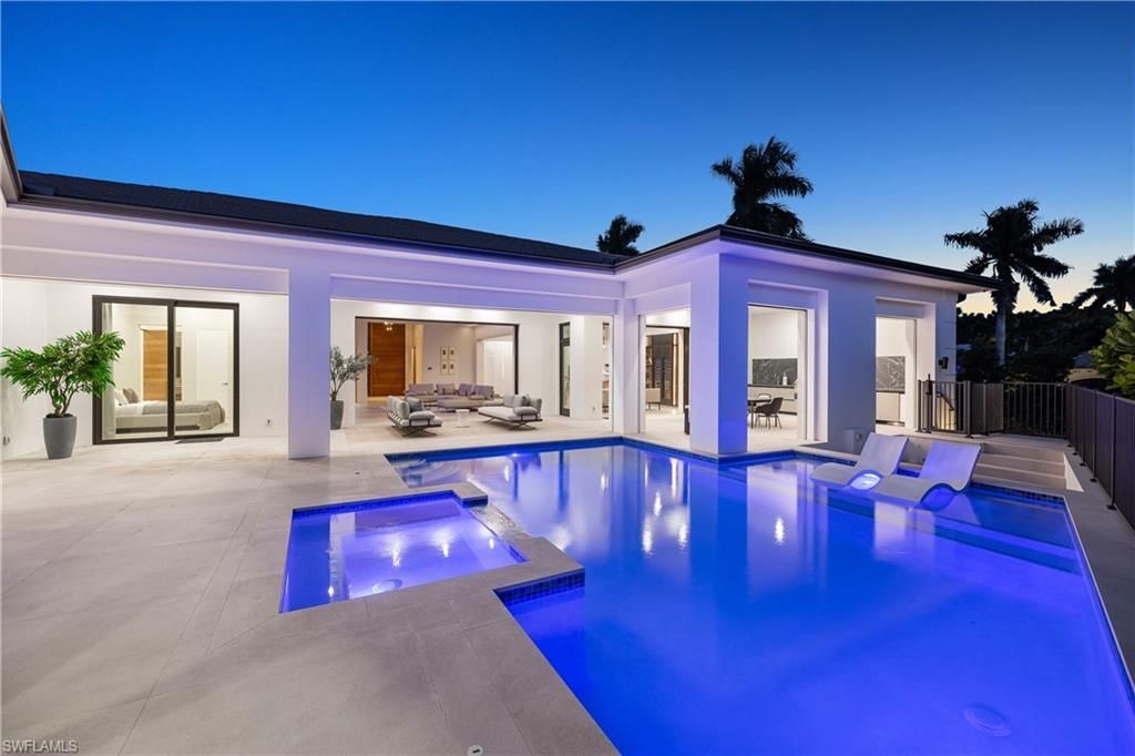 2485 Crayton Rd , Naples, FL 34103 Photo