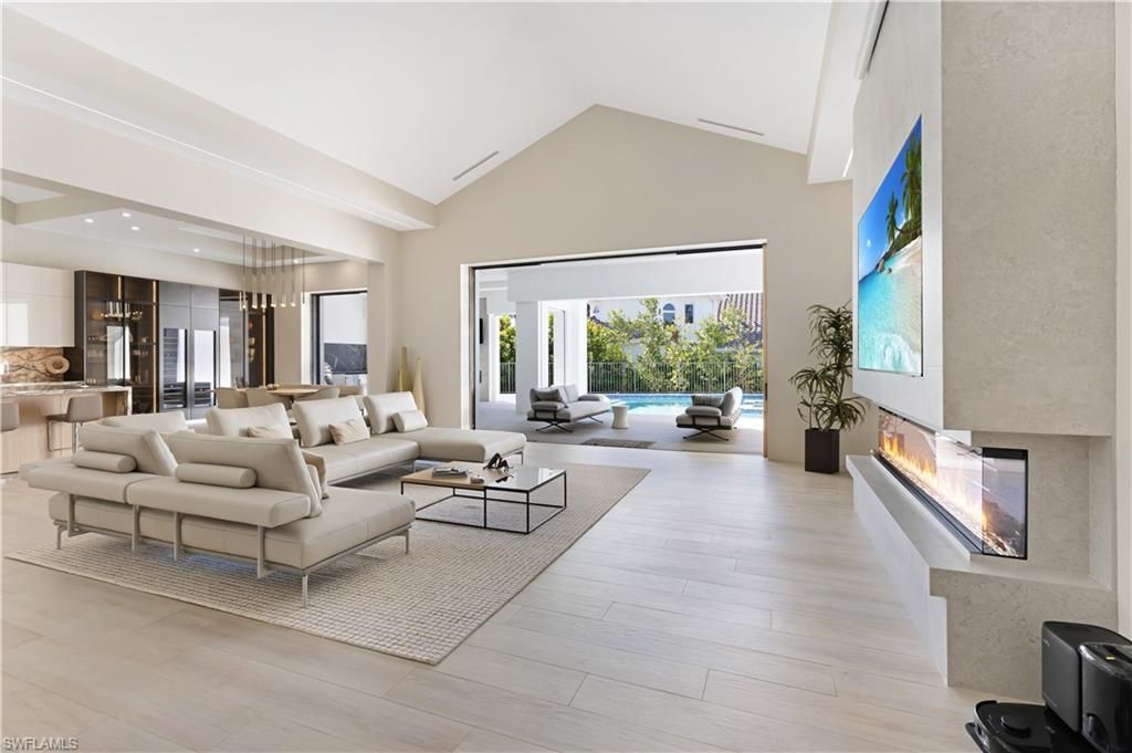 2485 Crayton Rd , Naples, FL 34103 Photo