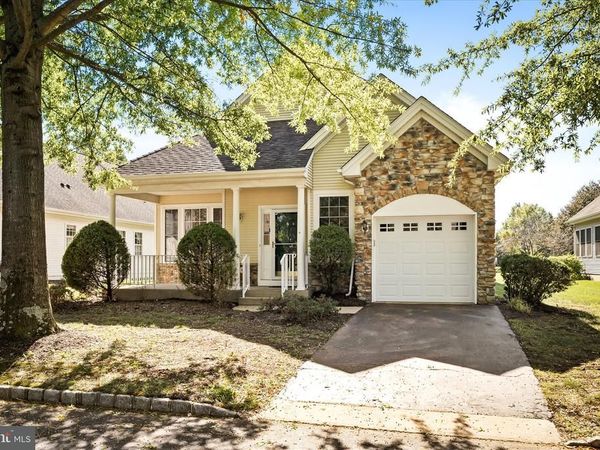 14 HUMMINGBIRD DRIVE, HAMILTON, NJ 08690