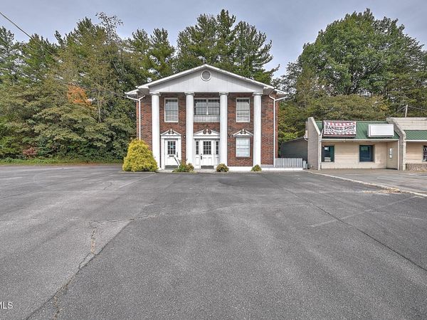 124 West Main Street, Mount Carmel, TN 37645