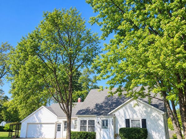 3856 Kenwood Avenue, Gurnee, IL 60031