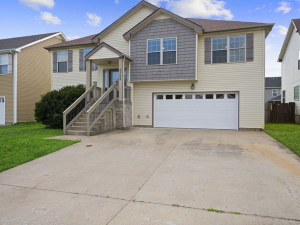 3738 Gray Fox Dr , Clarksville, TN 37040