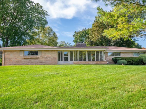 15300 High Knoll Ln, Brookfield, WI 53005