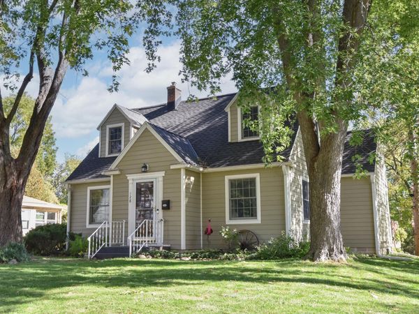 128 S Orchard St, Thiensville, WI 53092