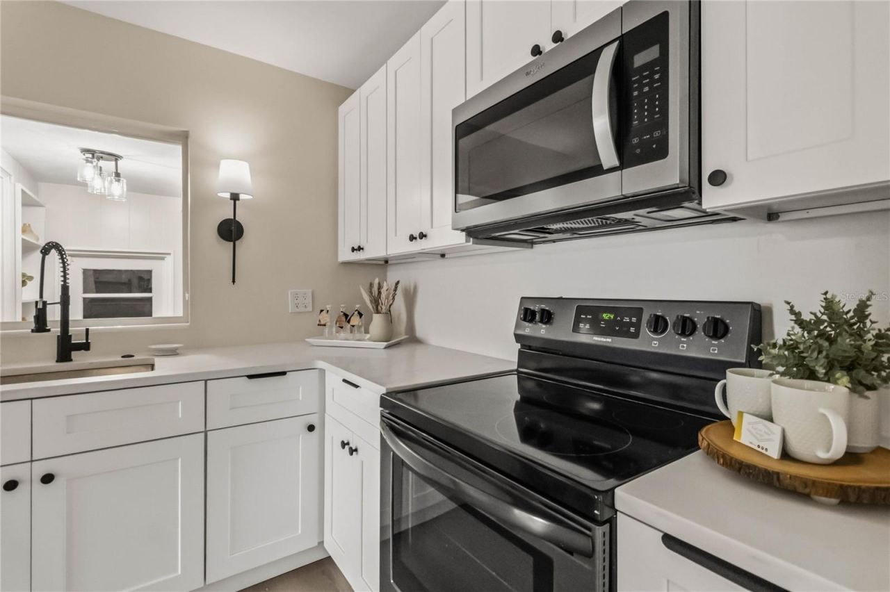 7040 Lake Drive, Belle Isle, FL 32809 Photo