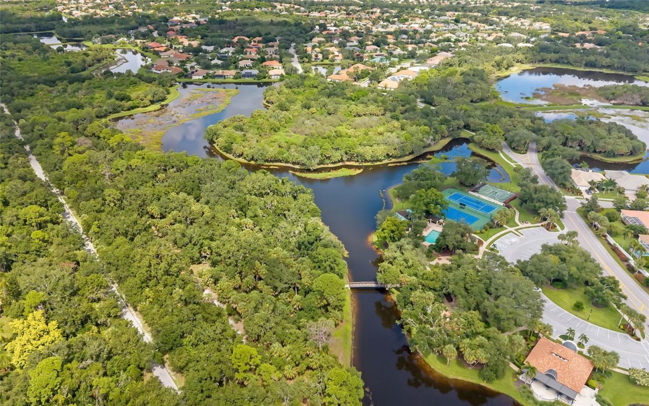 5111 Brooksbend Circle, Sarasota, FL 34238 Photo