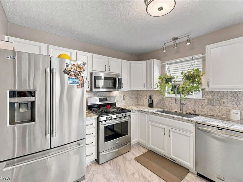 2472 W 5th Street, Cleveland, OH 44113 Photo 9