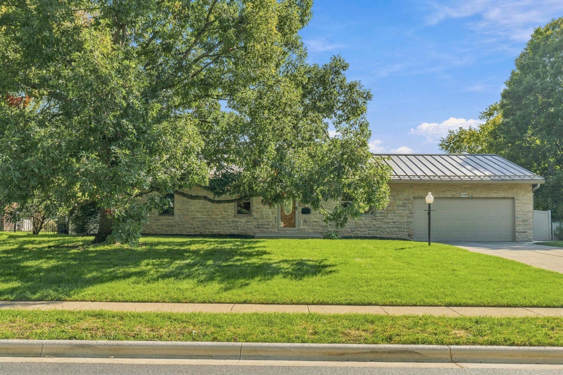 1849 Kempton Drive, Upper Arlington, OH 43220 Main Photo