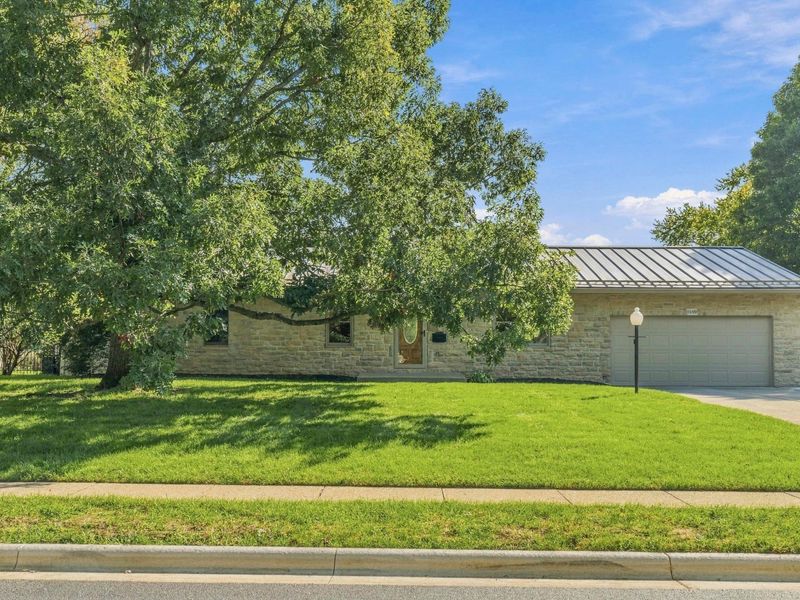 1849 Kempton Drive, Upper Arlington, OH 43220 Photo 1