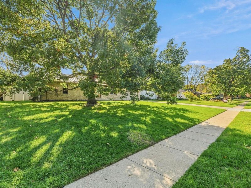 1849 Kempton Drive, Upper Arlington, OH 43220 Photo 2