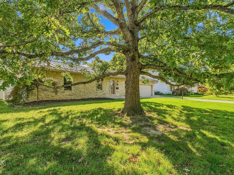 1849 Kempton Drive, Upper Arlington, OH 43220 Photo 3