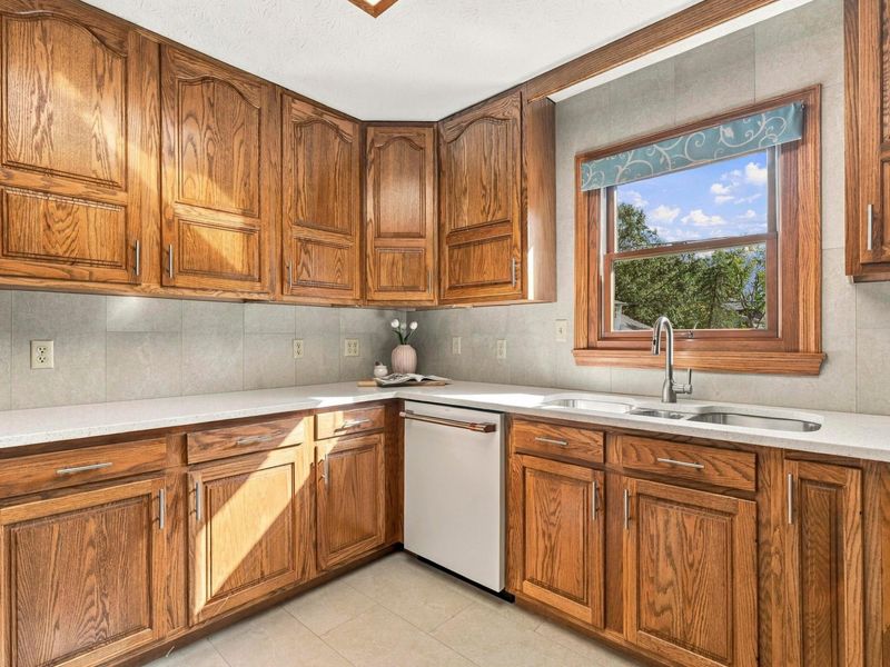 1849 Kempton Drive, Upper Arlington, OH 43220 Photo 30