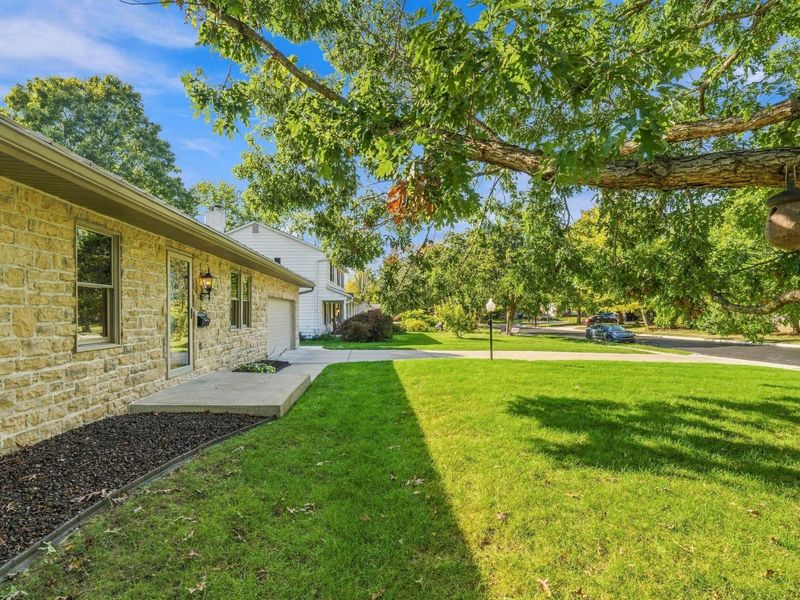 1849 Kempton Drive, Upper Arlington, OH 43220 Photo 5