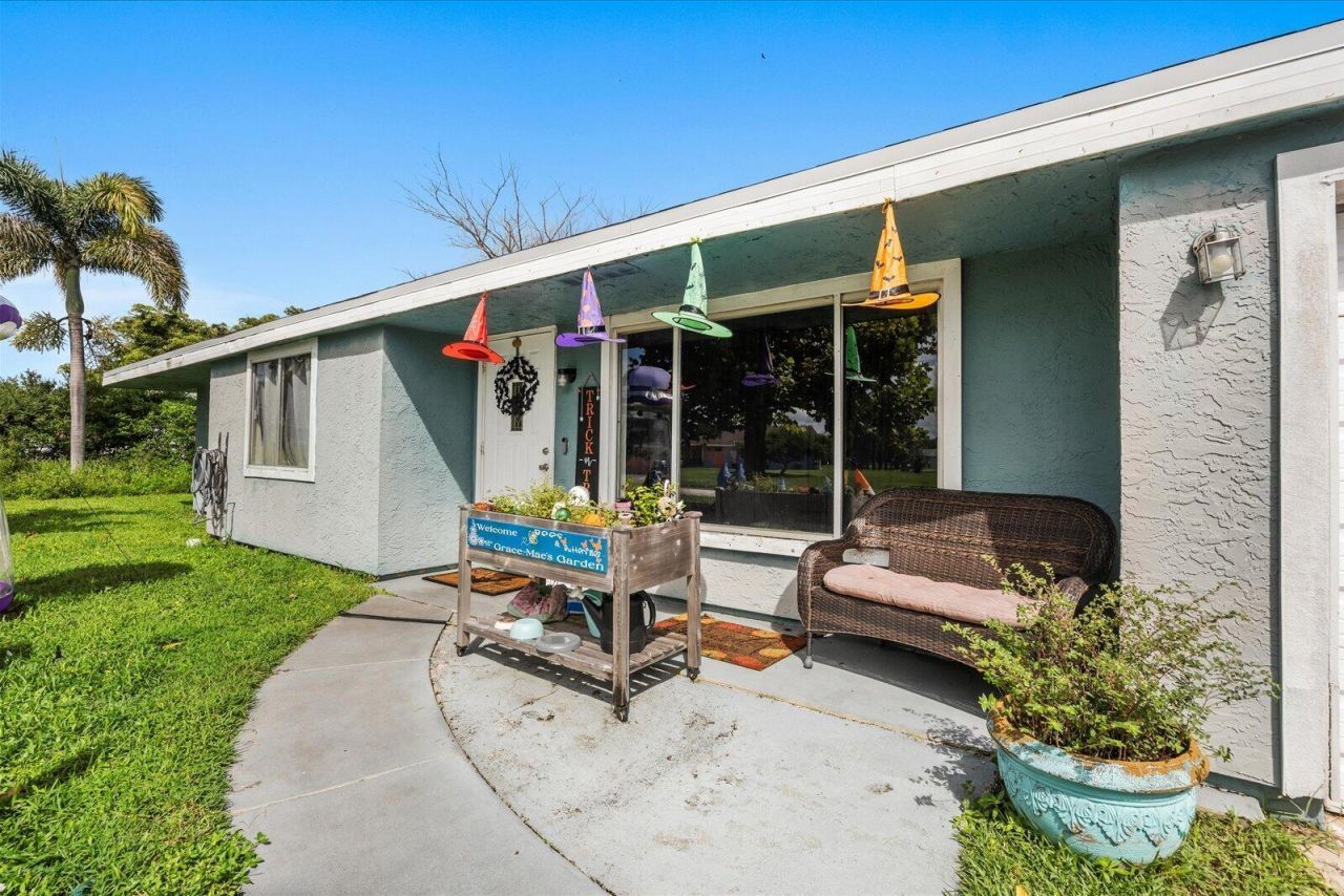 1897 SE Rainier Road, Port Saint Lucie, FL 34952 Photo