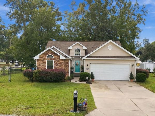 201 Riverbrook Dr., Little River, SC 29566