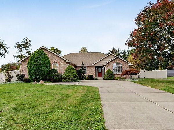 286 N Summerfield Drive N, Greenfield, IN 46140