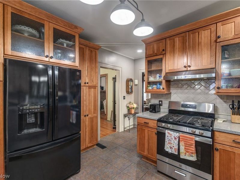 1565 Waterbury Road, Lakewood, OH 44107 Photo 21