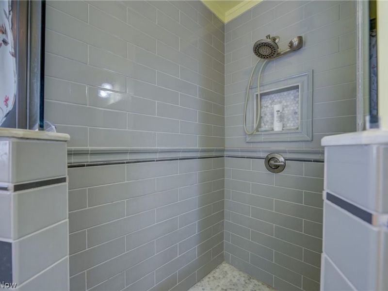 1565 Waterbury Road, Lakewood, OH 44107 Photo 35
