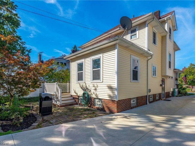 1565 Waterbury Road, Lakewood, OH 44107 Photo 4