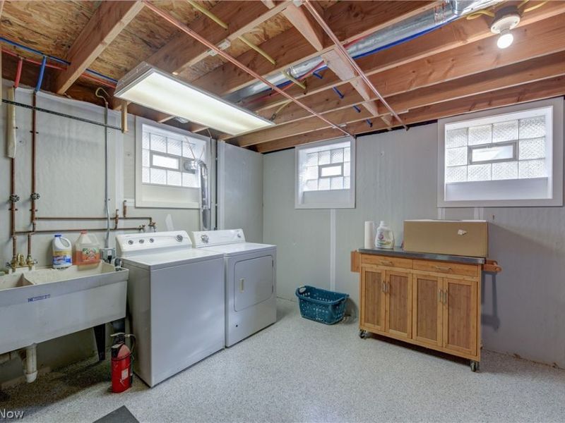 1565 Waterbury Road, Lakewood, OH 44107 Photo 45