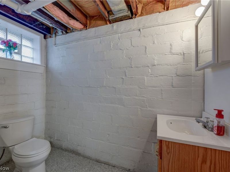 1565 Waterbury Road, Lakewood, OH 44107 Photo 46