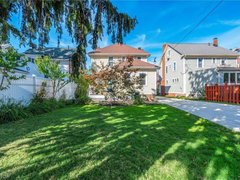 1565 Waterbury Road, Lakewood, OH 44107 Photo 5