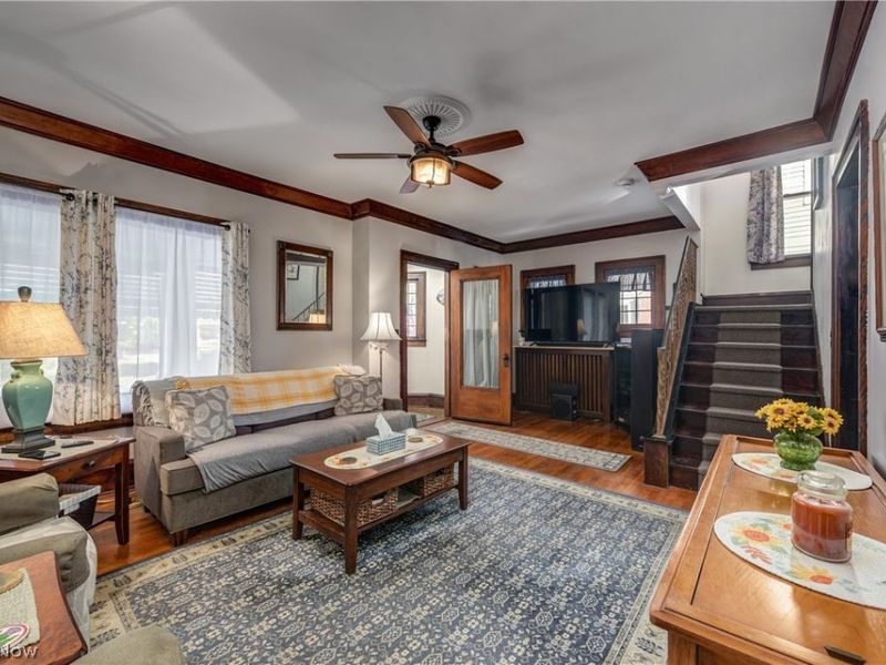 1565 Waterbury Road, Lakewood, OH 44107 Photo 9