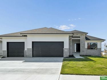 11714 S 124th Avenue, Papillion, NE 68046