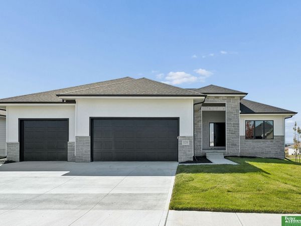 11714 S 124th Avenue, Papillion, NE 68046