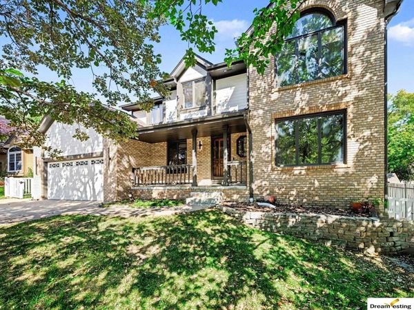 1016 Tekamah Lane, Papillion, NE 68046