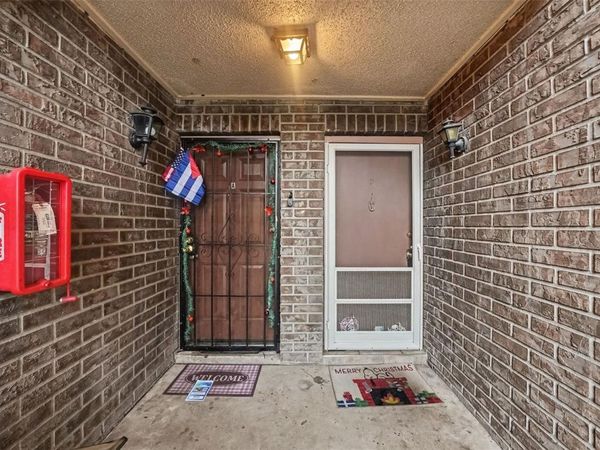 305 E WELLINGTON COURT , Unit 64, TAMPA, FL 33604
