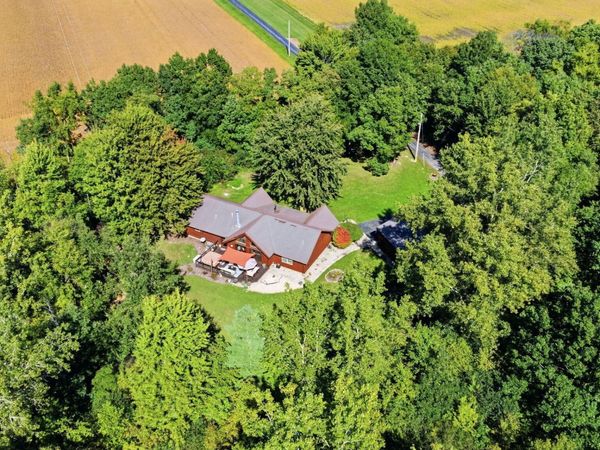 6325 Devils Hole Road, Pemberville, OH 43450